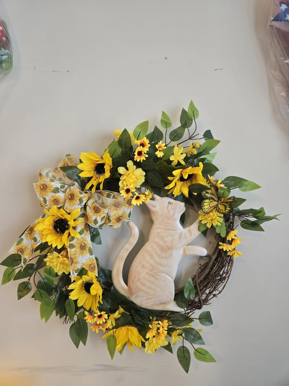 Sunflower Wreath with Cream Cat Accent